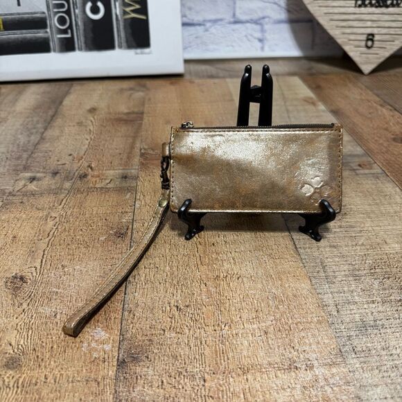 Patricia Nash Wristlet Wallet Gold Metallic - Picture 1 of 8